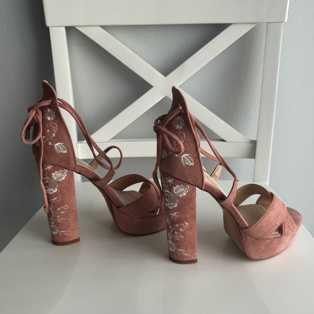 NWOT Nasty Gal Strappy Lace Up Embroidered Platform Block Heels in Dusty Rose